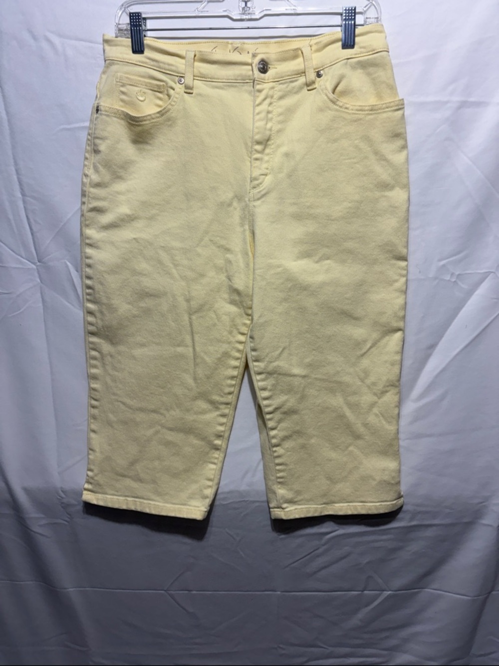 Gloria Vanderbilt Pale Yellow Bermuda Shorts